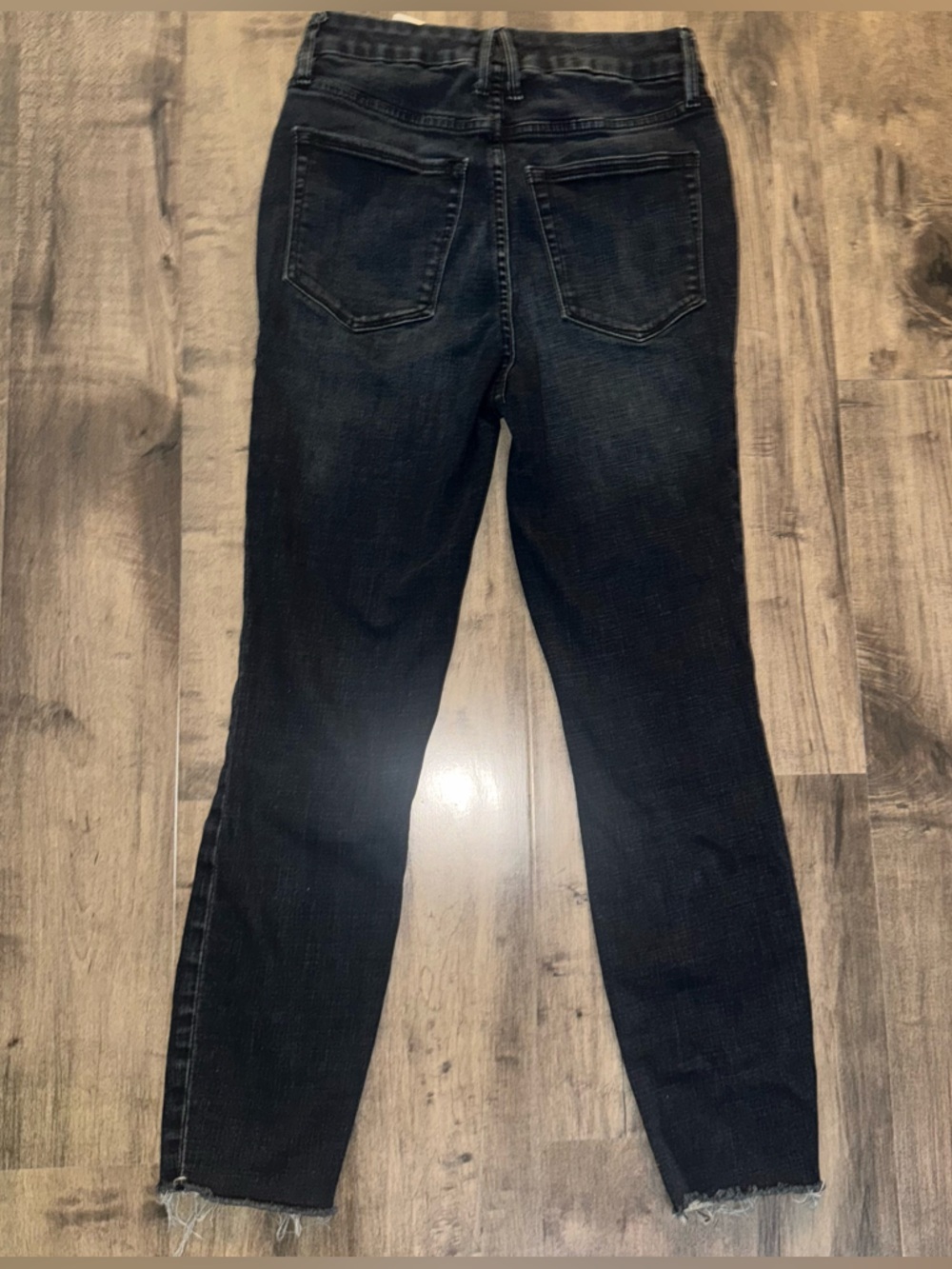 Good American Good Waist Crop Destroyed Skinny Sz 6/28 Distressed Raw Hem - Picture 7 of 7